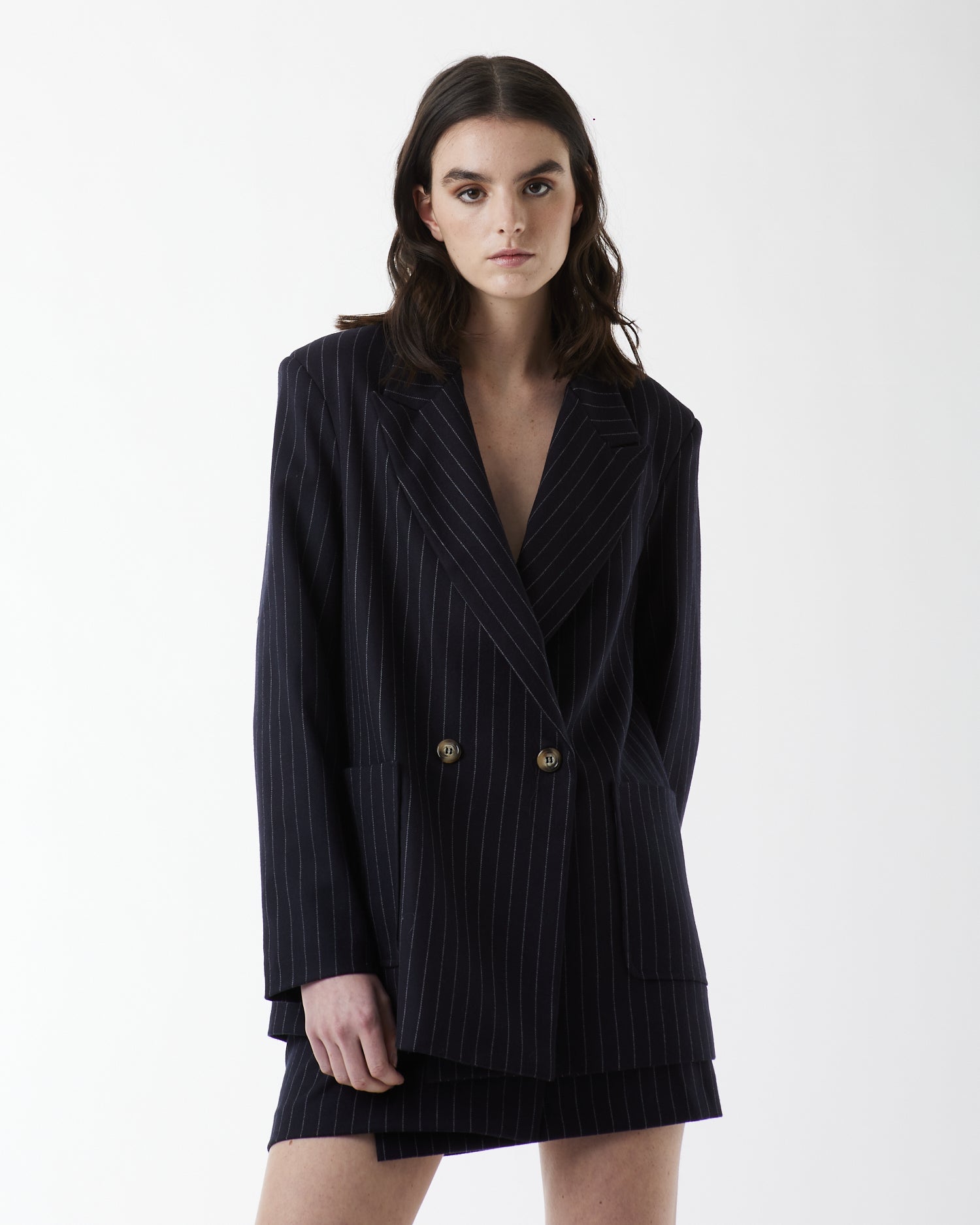 DOUBLE-BREASTED PINSTRIPE PATTERNED BLAZER 