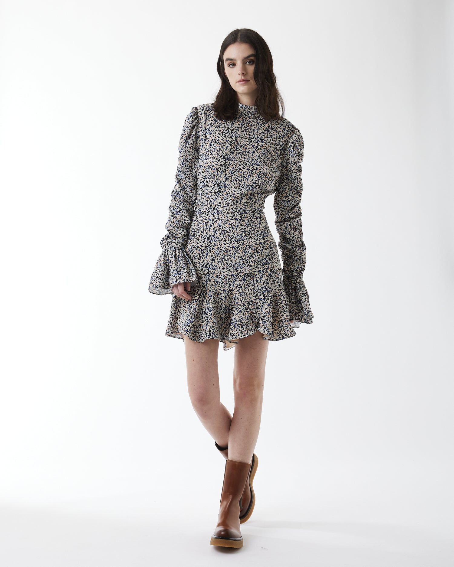 Short dress with gathered sleeves