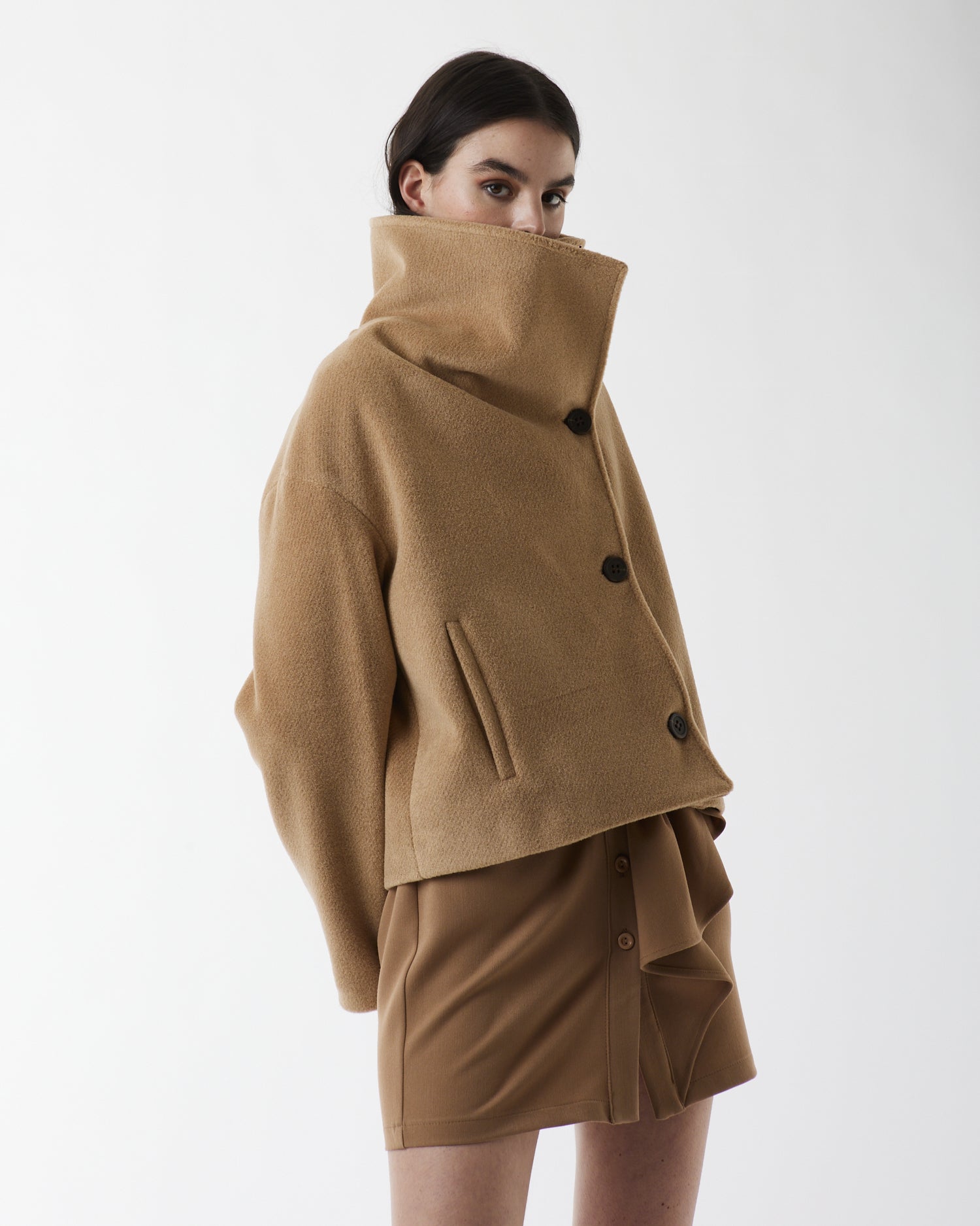 Short coat with fall collar