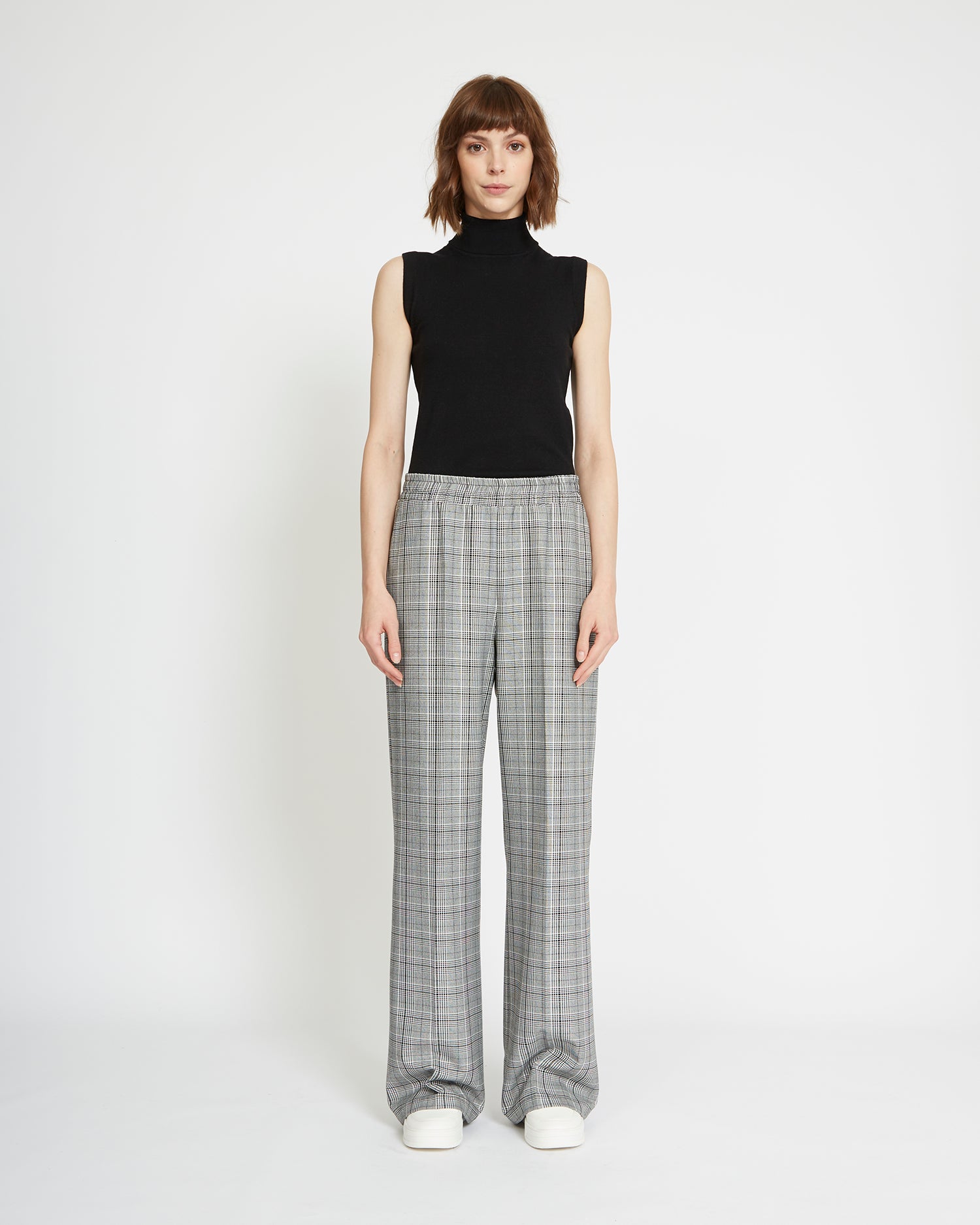 Wide trousers with elastic waist
