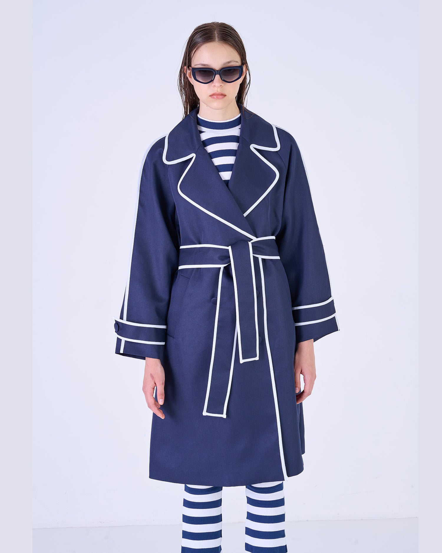 Trench coat with contrasting edges