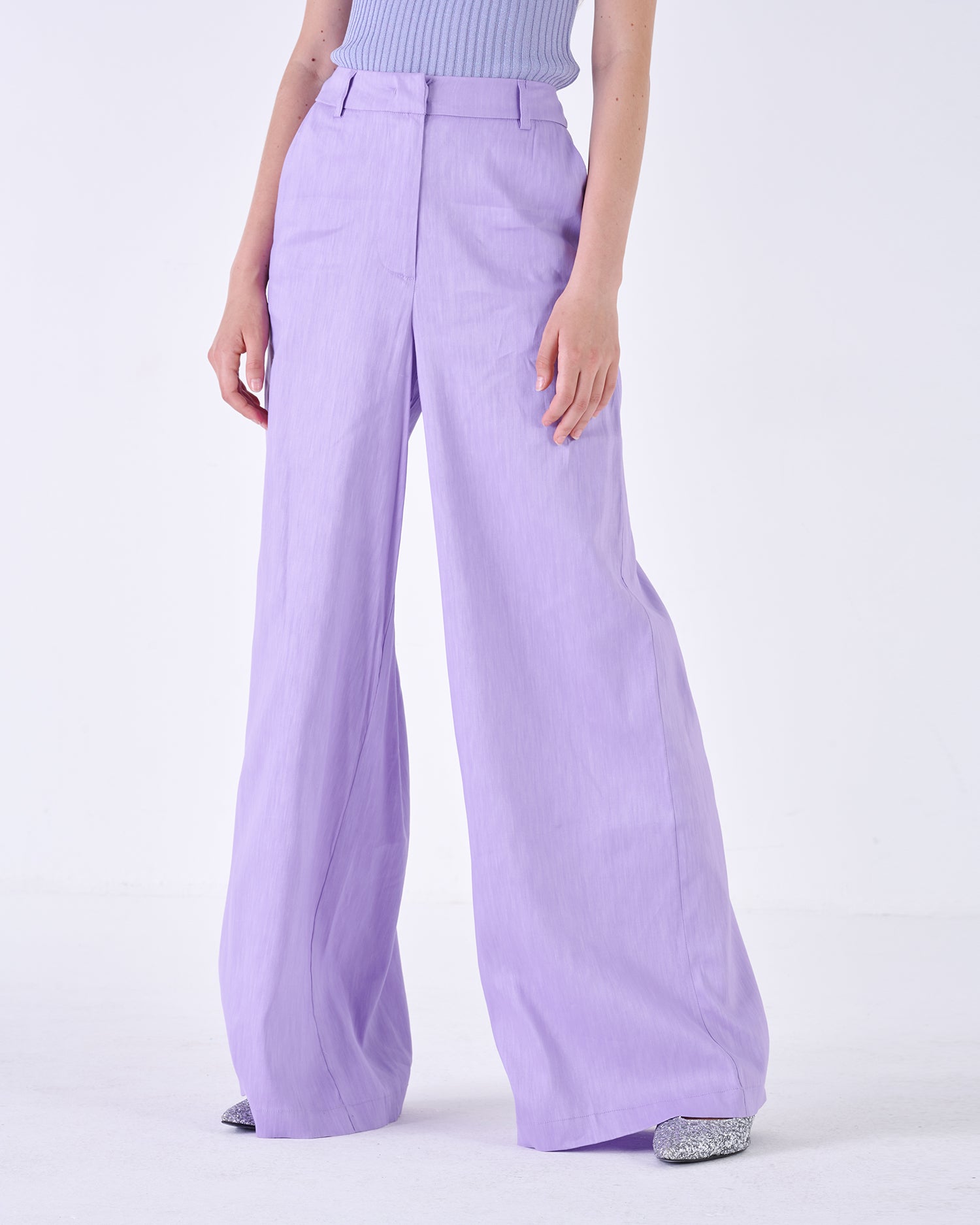 Wide trousers with belt and loops