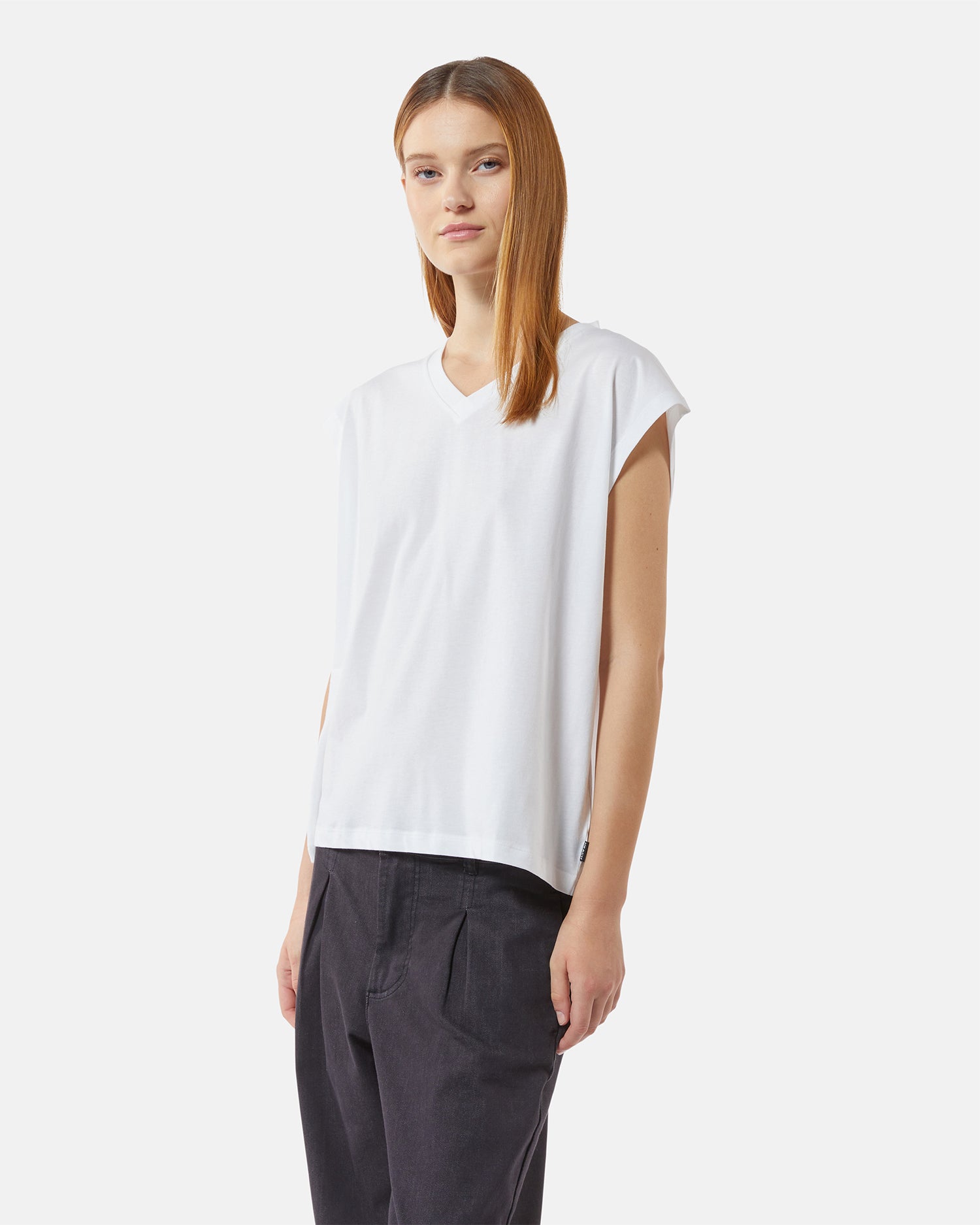 V-neck t-shirt