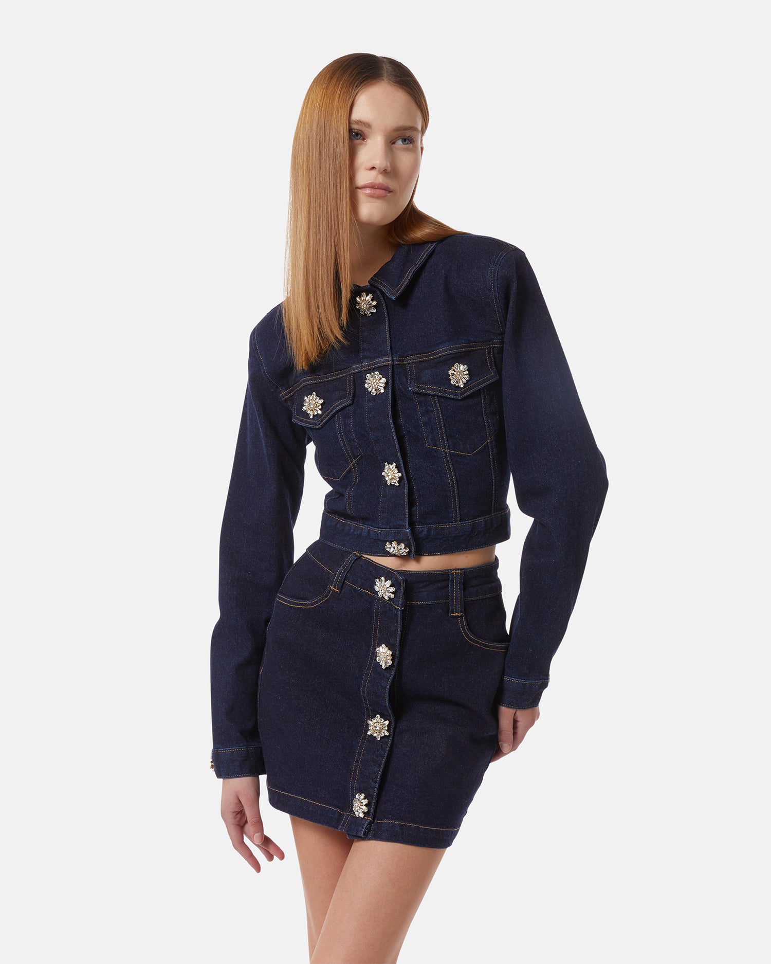 Giacca in denim scuro con bottoni gioiello