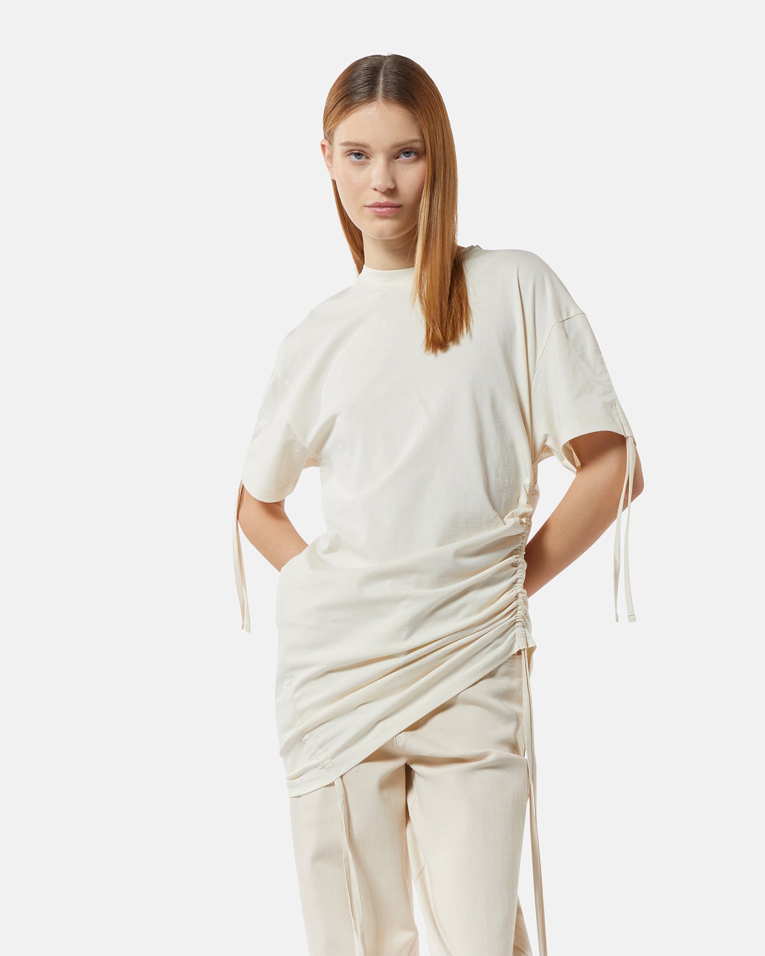 Asymmetrical t-shirt with adjustable curls