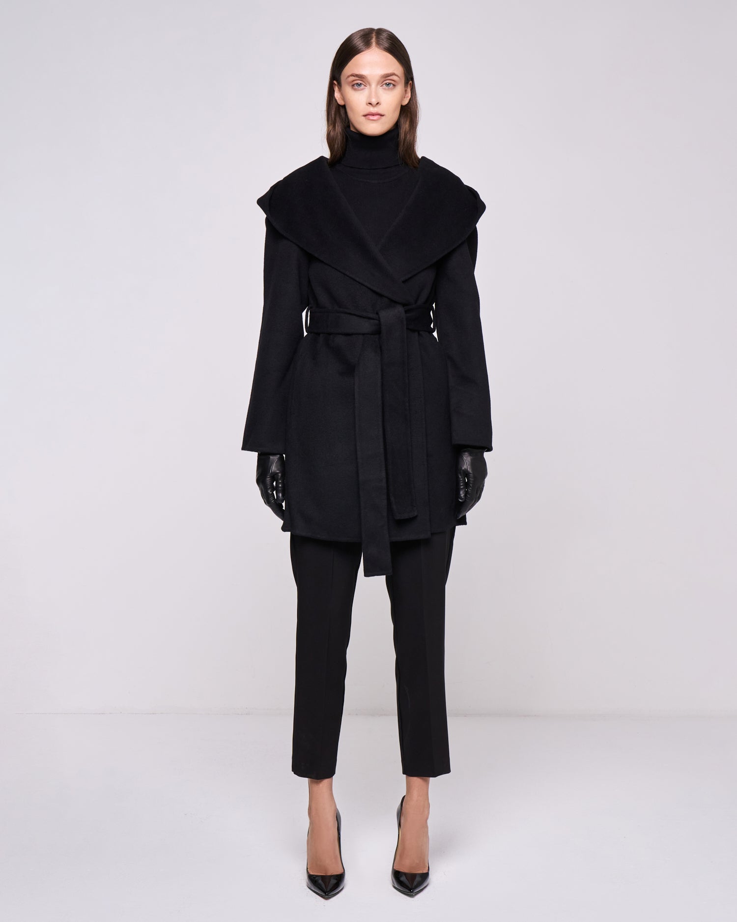 Cappotto nero con cintura the coat edit