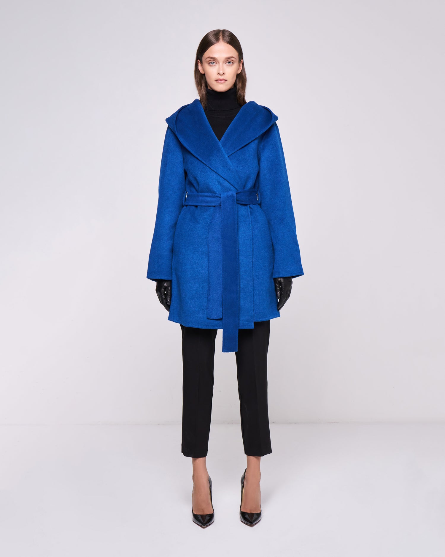 Cappotto blu con cintura the coat edit