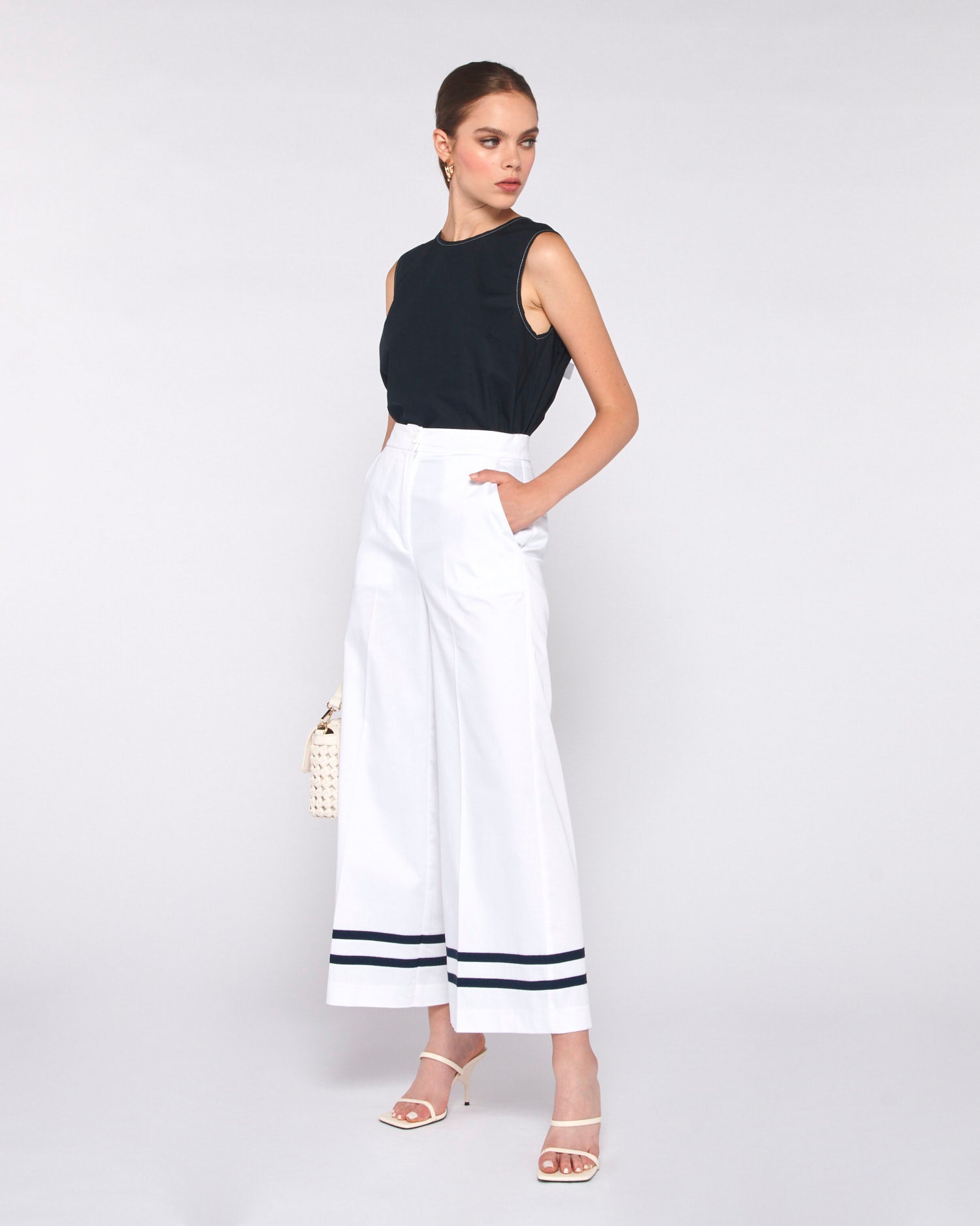 PANTALONI CROP CON DOPPIA RIGA SUL BORDO - Silvianheach
