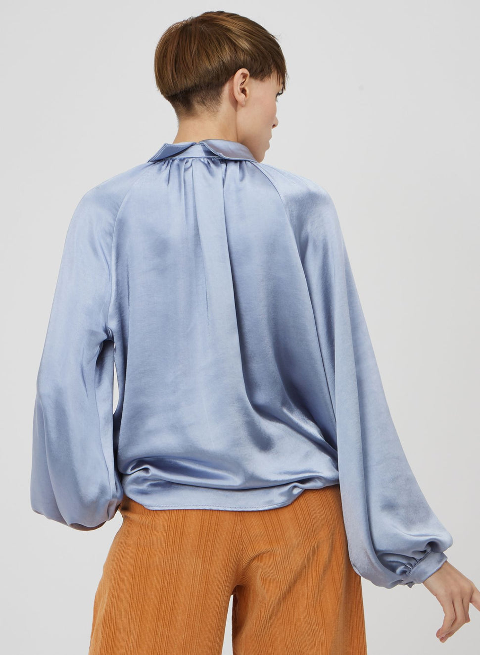 Blusa con bottoni effetto seta - Silvianheach